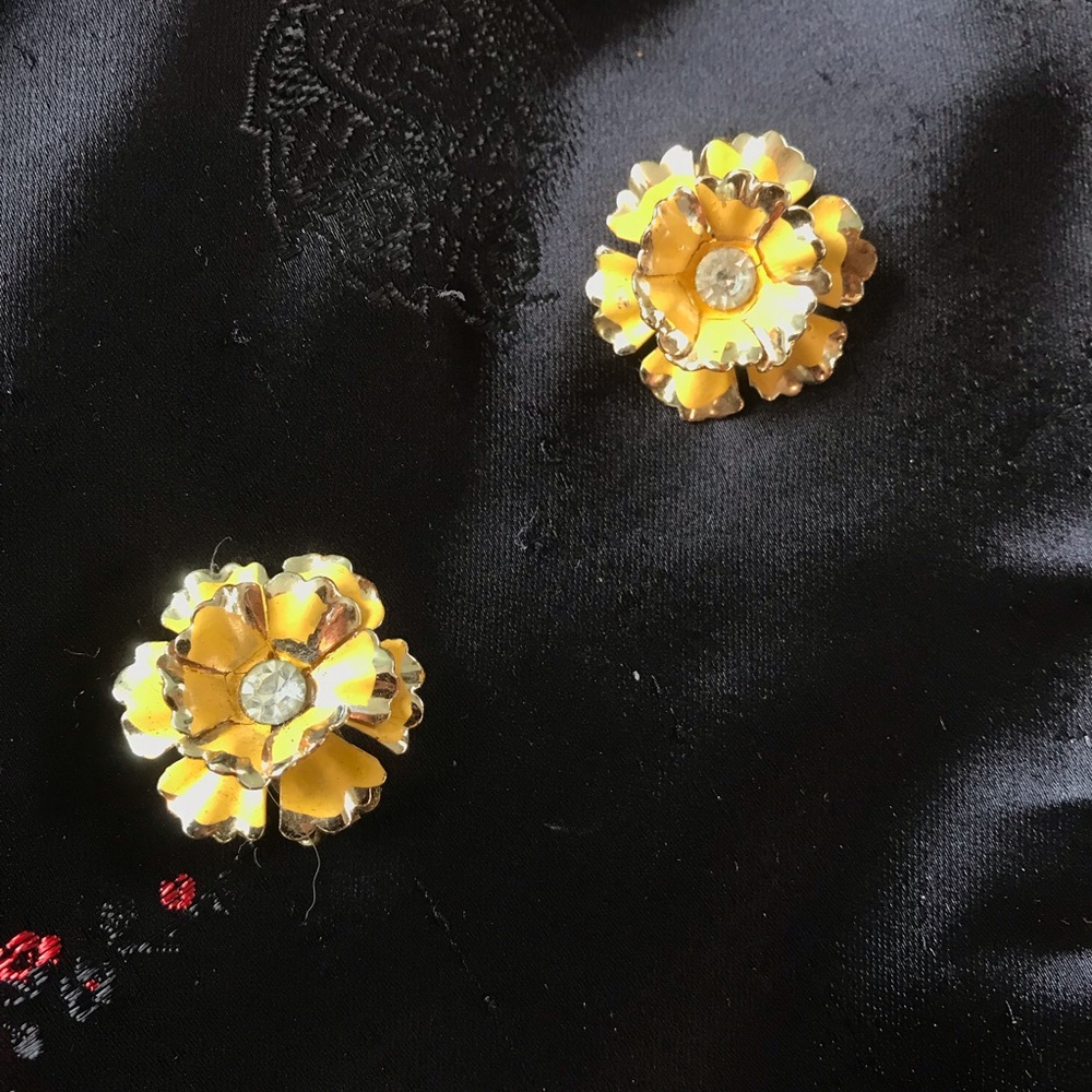 1970s VTG Flower Clipon Earrings